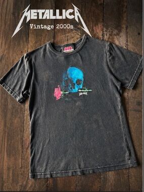 Metallica Skull Rose Graphic Tee VTG Y2K Era Early 2000s Faded Distressed S/M